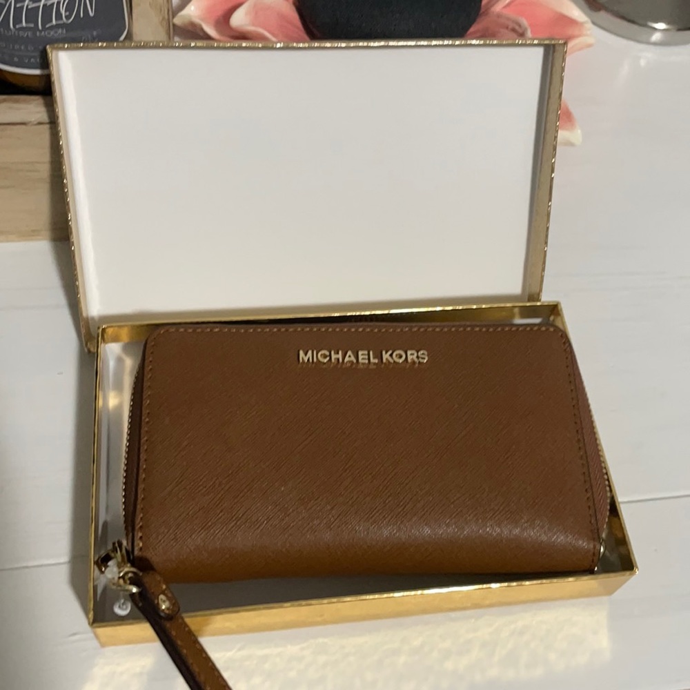 Brand New authentic Michael Kors Wristlet